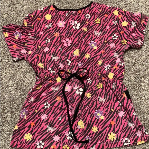 Scrub Top - Picture 3 of 3